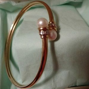 10kt Yellow Gold Cuff Bracelet w/ 6.5mm pearls